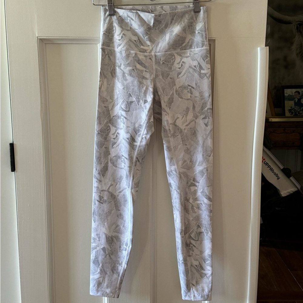 Lululemon leggings size 6